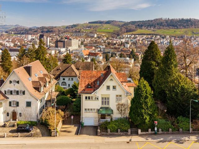 Repräsentative Jugendstilvilla mit 4 Wohnungen an privilegierter Lage am Rosenberg