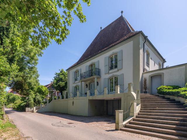 Repräsentative Landhausvilla in zauberhaftem Garten