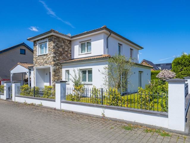 Repräsentatives Einfamilienhaus mit großem Garten. Ein sonniges Paradies mit 4 5 Zimmer für Familien