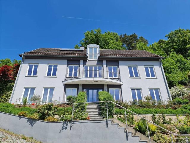 Repräsentatives Villenanwesen für die ganze Familie…