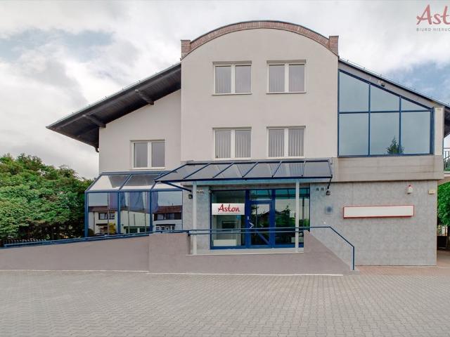 Reprezentacyjny lokal biurowo usługowy z parkingiem