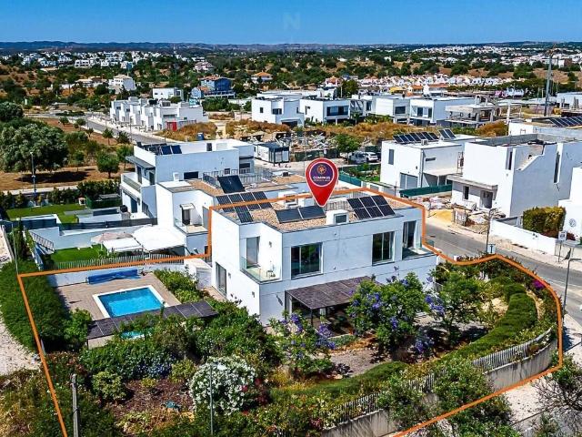 Requintada moradia isolada com 4 quartos e piscina em Tavira