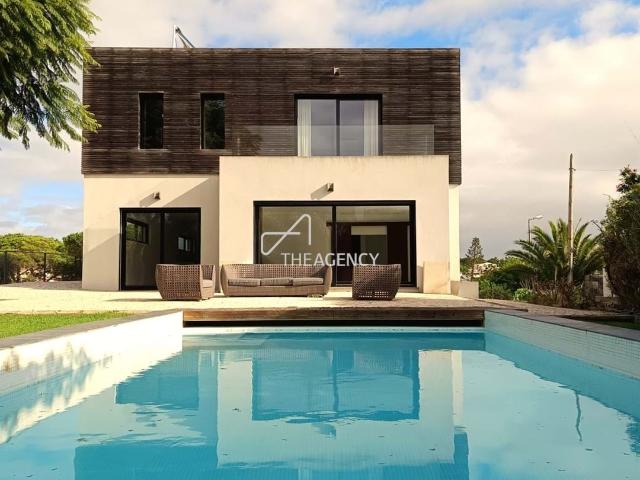 Requintada Propriedade T4 com Anexo e Piscina em Birre, Cascais
