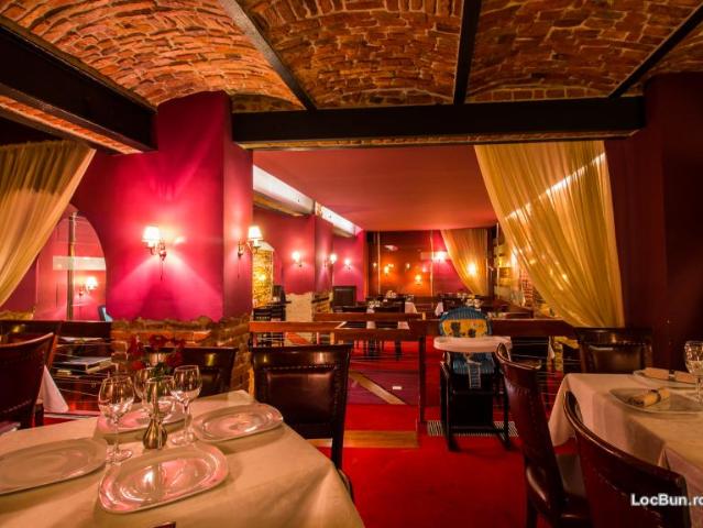Restaurant medieval, segmentul LUX, Republicii, Brasov