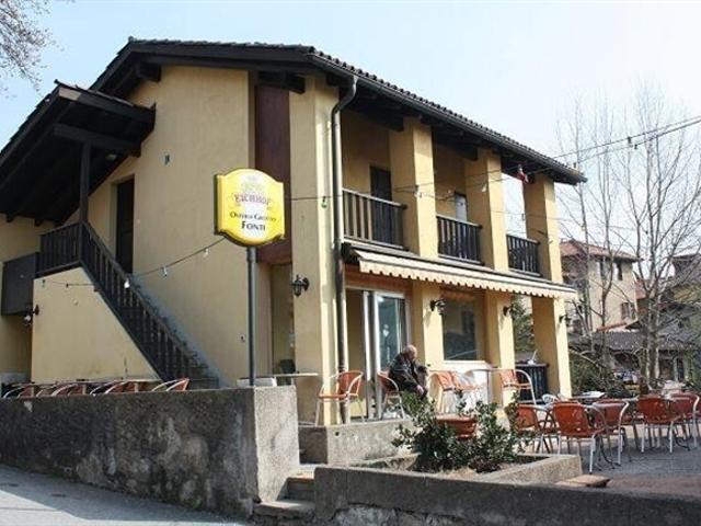 Restaurant mit Dachwohnung und 4 Zimmer Wohnhaus / restaurant with apartment and house of 4 lcoali