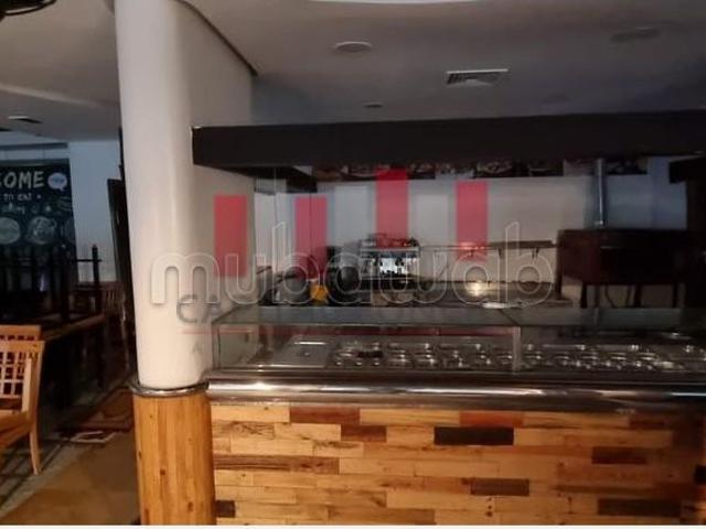 Restaurant aménagé et équipé de 260 m2 a la location quartier palmier