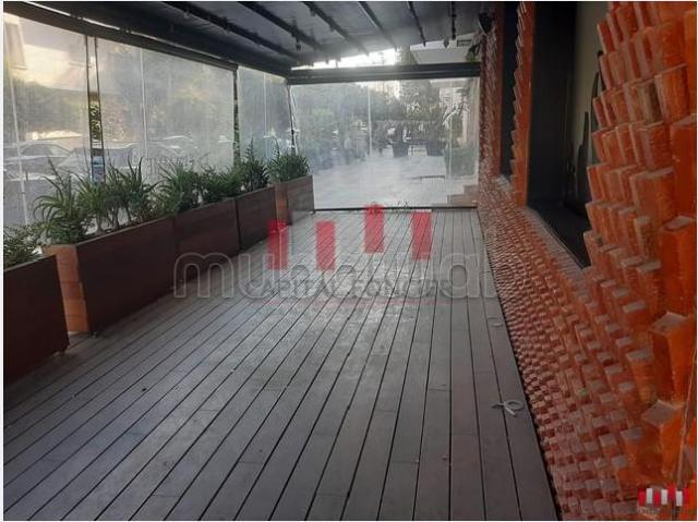 Restaurant aménagé et équipe en plein bld mly youssef de 100 m2 90 m2 de terrasse a la location