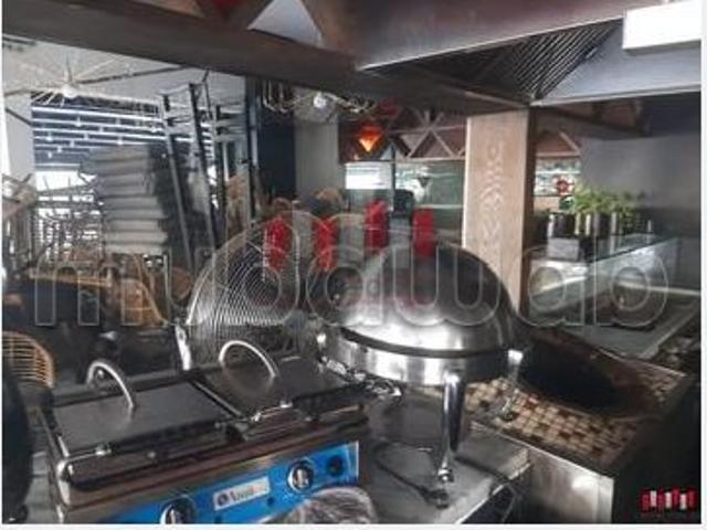 Restaurant aménagé et équipe en plein bld mly youssef de 100 m2 90 m2 de terrasse a la location