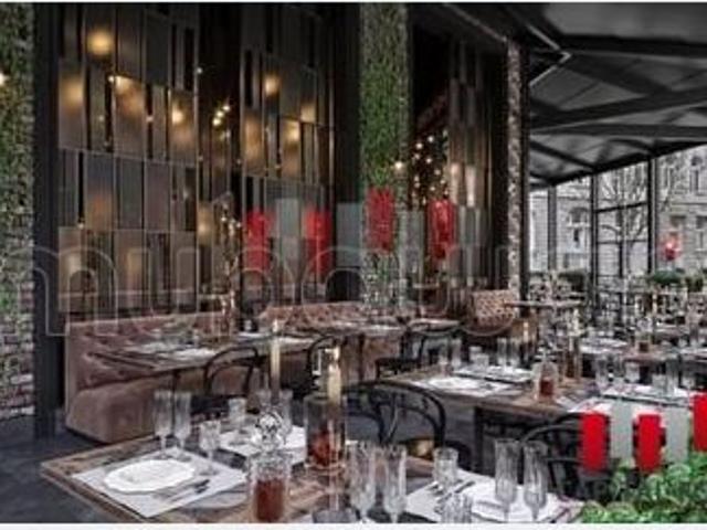Restaurant / Bar aménagé équipé avec licence alcool de 229 m2 de surface utile en plein quartier gauthier a la vente