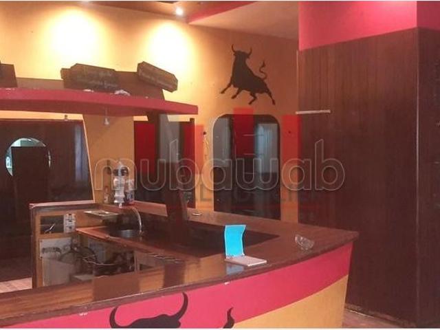 Restaurant bar de 450 m2 exploitable en plein quartier gauthier a la location licence alcool