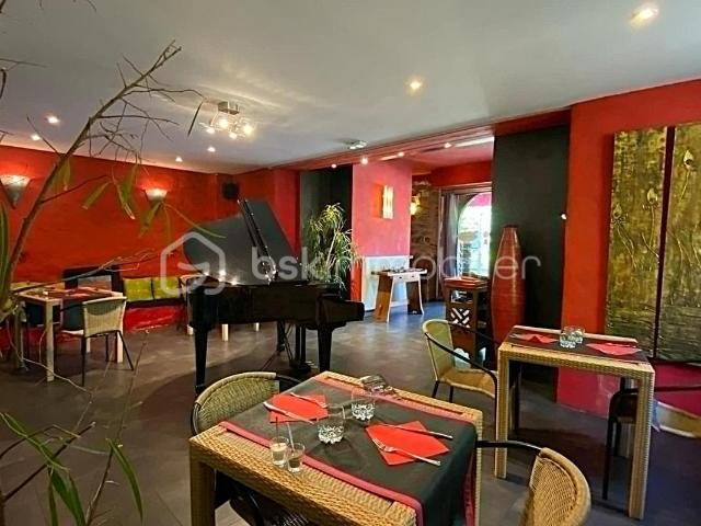 Restaurant de caractère – 20 ans de notoriété – CA stable – Murs + Fonds – Proche Millau