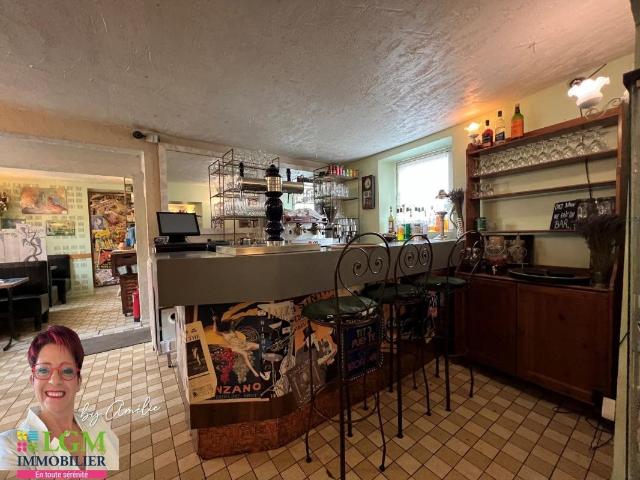 Restaurant et fonds de Commerce avec Appartement T5 m² Mézy Moulins