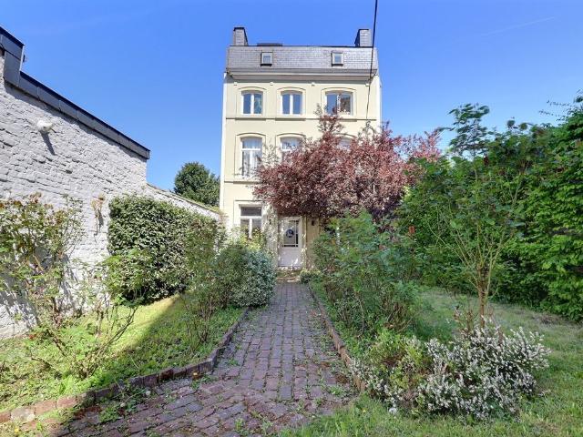 Restaurant équipé avec terrasse couverte au cœur de Salzinnes