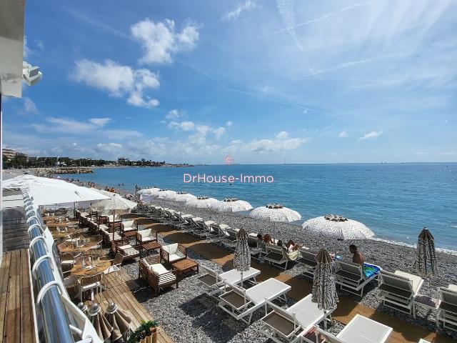 RESTAURANT FACE A LA MER AVEC SA PLAGE PRIVEE