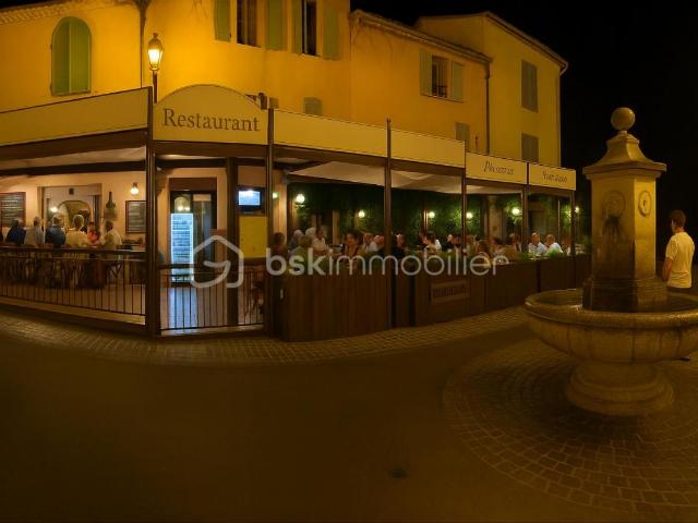 Restaurant fort potentiel avec grande terrasse très proche du port de Sainte Maxime