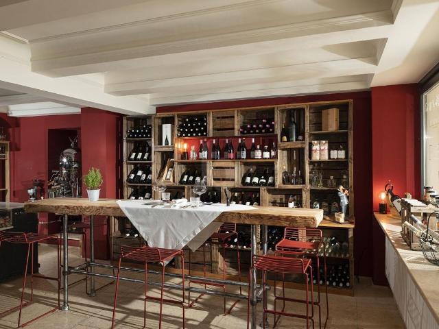 Restaurant with 2.5 rooms for rent in Delémont 120 m² | dreamo. Ch