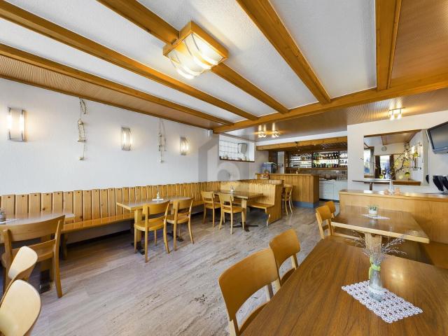 Restaurant with 4 rooms on sale in Varen 170 m² | dreamo. Ch