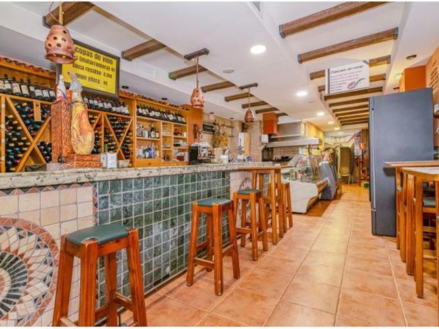 Restaurante asador en primera línea