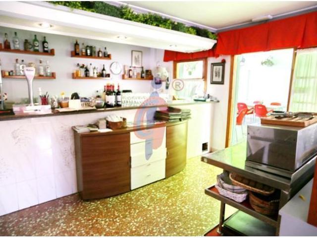 Restaurante bar Garden en venta ubicado en la urbanización La Marina