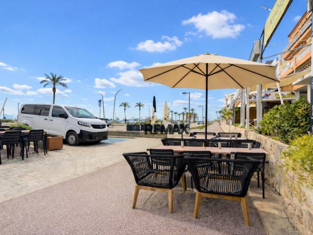 Restaurante Bar en traspaso en Empuriabrava en primera línea del mar