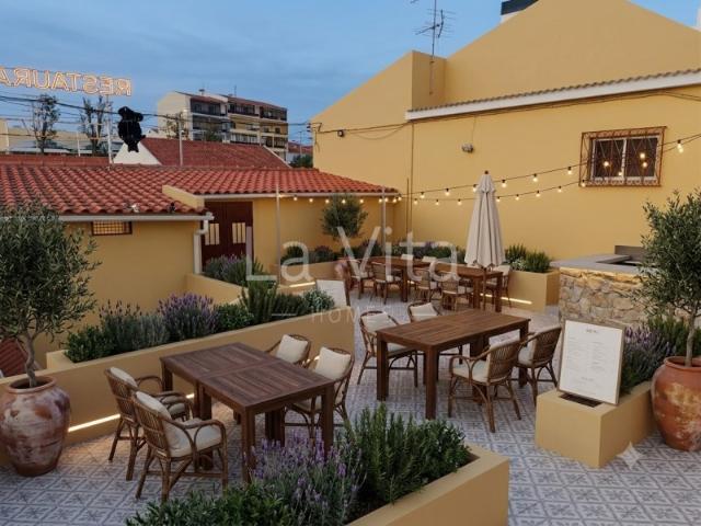 Restaurante com 144 m2 de área e mais de 180 m2 de esplanada privativa, em Alvide Cascais