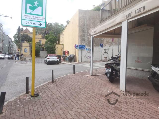Restaurante com 31 mesas, no Dafundo
