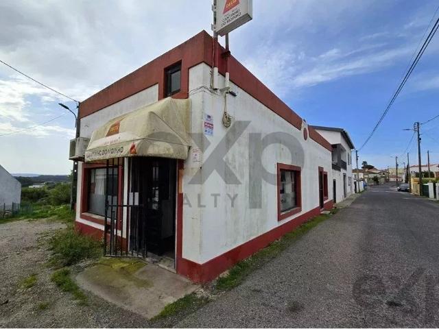 ️ Restaurante com Quintal Frutado e Vista Serra | Marteleira – Lourinhã c/potencial habitação