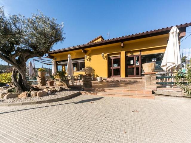 Restaurante con casa en preciosa ubicación de Cerdanyola