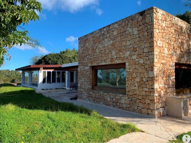 Restaurante con licencia completa en venta