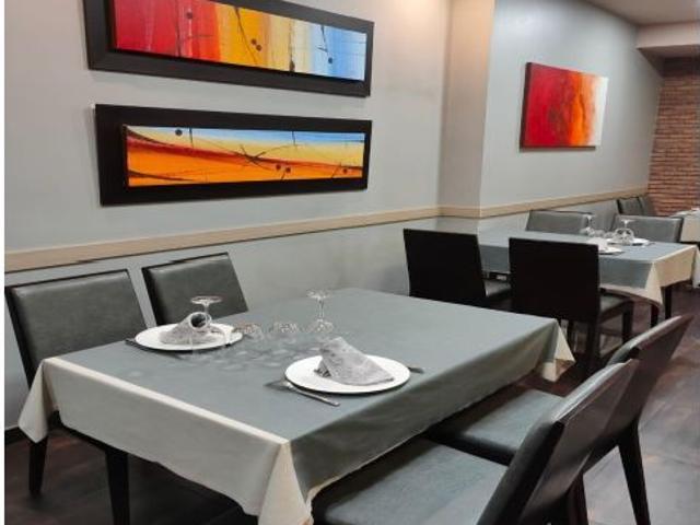 RESTAURANTE CON TRASPASO EN ALQUILER, CÉNTRICO Y CON AMPLIA CLIENTELA