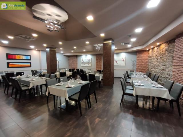 RESTAURANTE CON TRASPASO EN ALQUILER, CÉNTRICO Y CON AMPLIA CLIENTELA