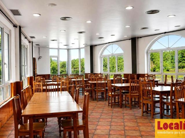 Restaurante con vivienda y parking en Castro Urdiales