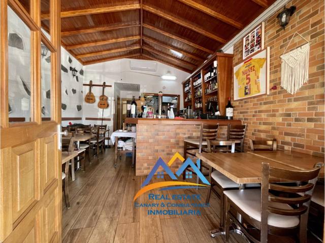 Restaurante. El precio del alquiler es de 1200€ incluidos 150€ de impuestos. La adquisición cuesta 62.000€ Sin gastos de