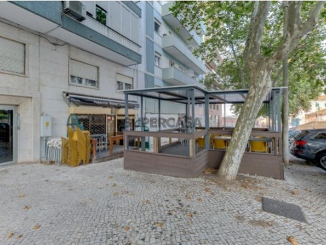 Restaurante em funcionamento Restelo