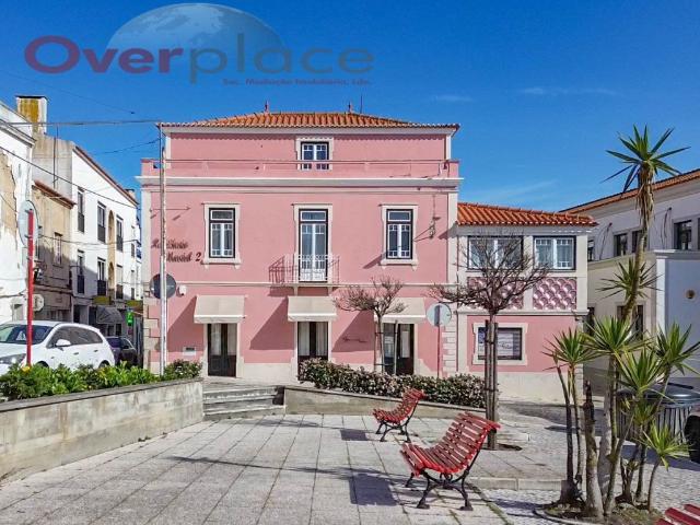 Restaurante em pleno funcionamento, situado no coração de Pe. 0m² Peniche
