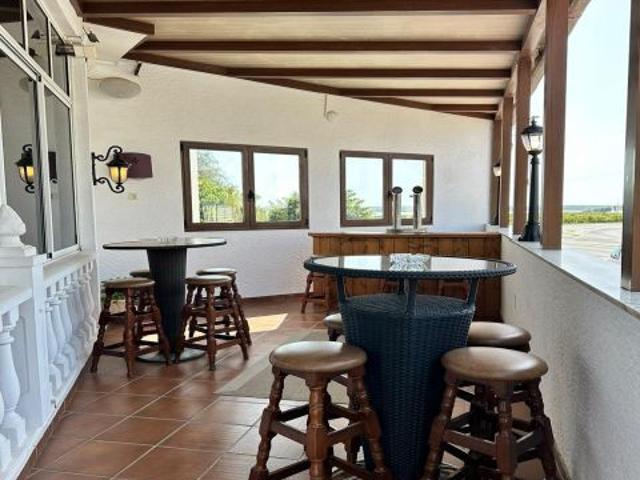 Restaurante en ubicación privilegiada junto a hoteles y Parque Natural – Listo para empezar a trabaj
