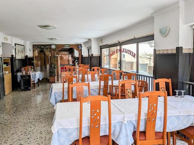 Restaurante en venta en calle De Pere Badia, Torredembarra, de 221 m² 2 habitaciones por 265.000