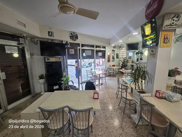 Restaurante en alquiler en calle De Varsòvia, Barcelona, de 72 m² 3 habitaciones por 1.000