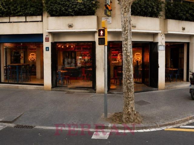 Restaurante en alquiler en calle De Villarroel, Barcelona, de 230 m² 2 habitaciones por 3.600