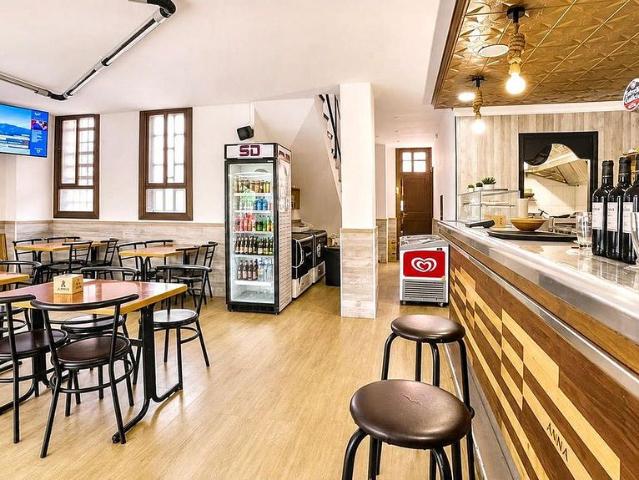 Restaurante en alquiler en calle De Campins, Barcelona, de 137 m² 2 habitaciones por 1.200