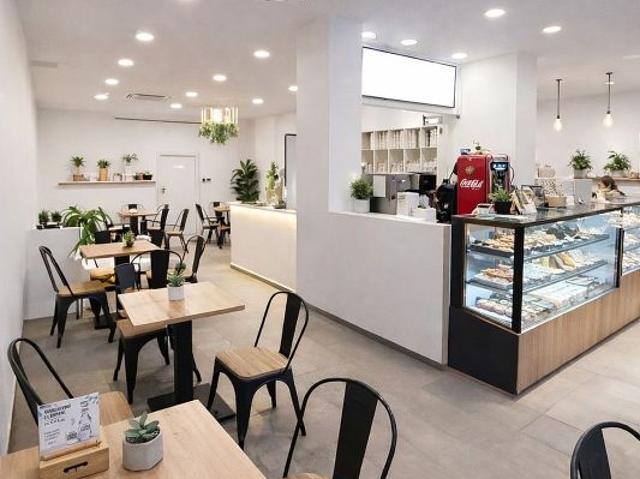 Restaurante en alquiler en calle De Guifré, Badalona, de 200 m² por 2.205