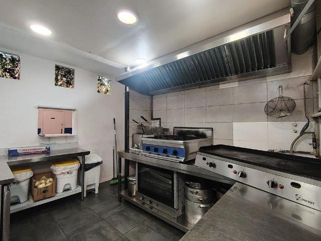Restaurante en alquiler en calle D'espronceda, Barcelona, de 78 m² 5 habitaciones por 1.700