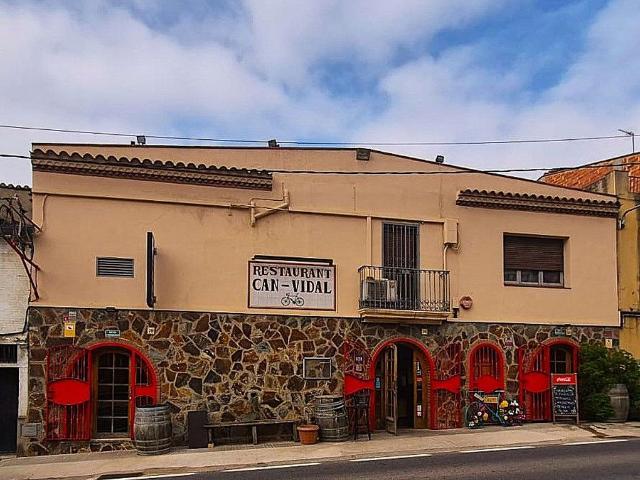 Restaurante en alquiler en calle La Beguda Baixa, Sant Llorenç d´Hortons, de 300 m² 3 habitaciones por 2.000