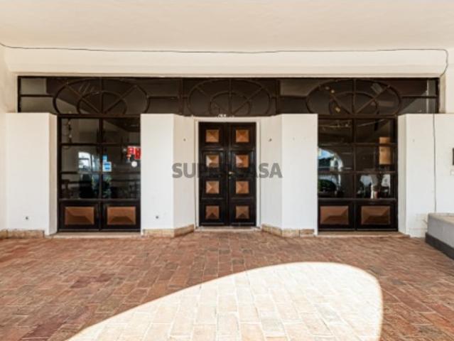 Restaurante / Espaço Comercial em zona Popular de Carvoeiro