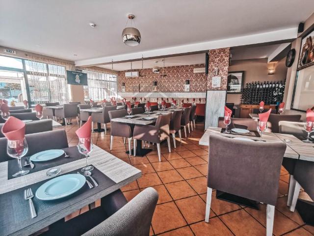 Restaurante + Garagem Box para Venda em Alvor, Algarve 133m² Alvor
