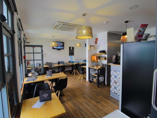 Restaurante para venda, com um apartamento renovado em Duple. 44m² Albufeira e olhos de água