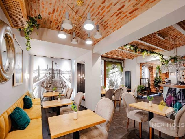 Restauracja z pełnym wyposażeniem, 272 m2, prestiżowa lokalizacja