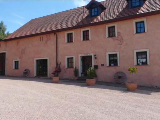 restaurierter Bauernhof mit Stallungen und Pferdehaltung