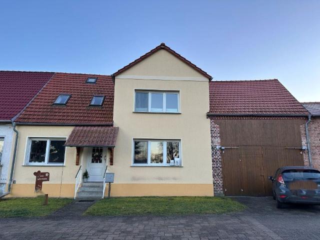 Resthof mit 5 Zimmern, Scheune und großem Garten in Mützdorf