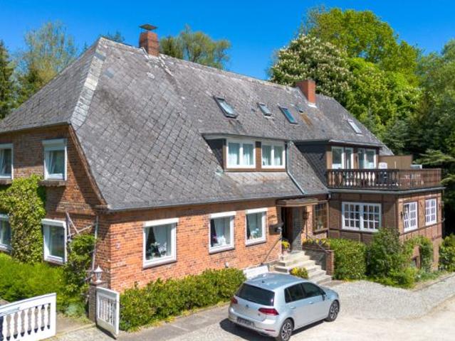 Resthof mit Geschichte: Ehemalige Wassermühle mit Koppel, Wald und Baugrundstück